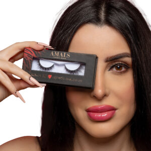 amals model eyelashes 1